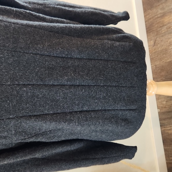 Joseph & Lyman Cashmere Crewneck Sweater - Picture 3 of 6